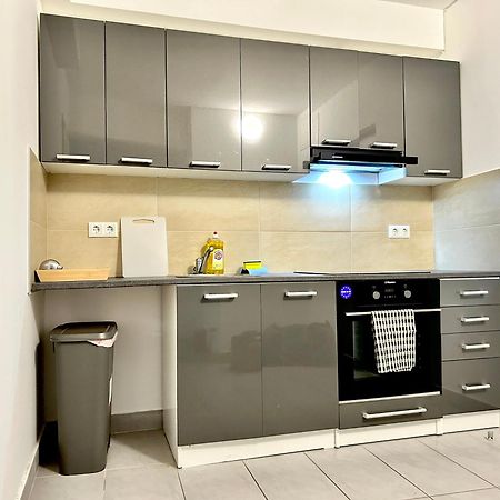 Stylish Schonbrunn Apartments - Free Underground Parking Відень Екстер'єр фото