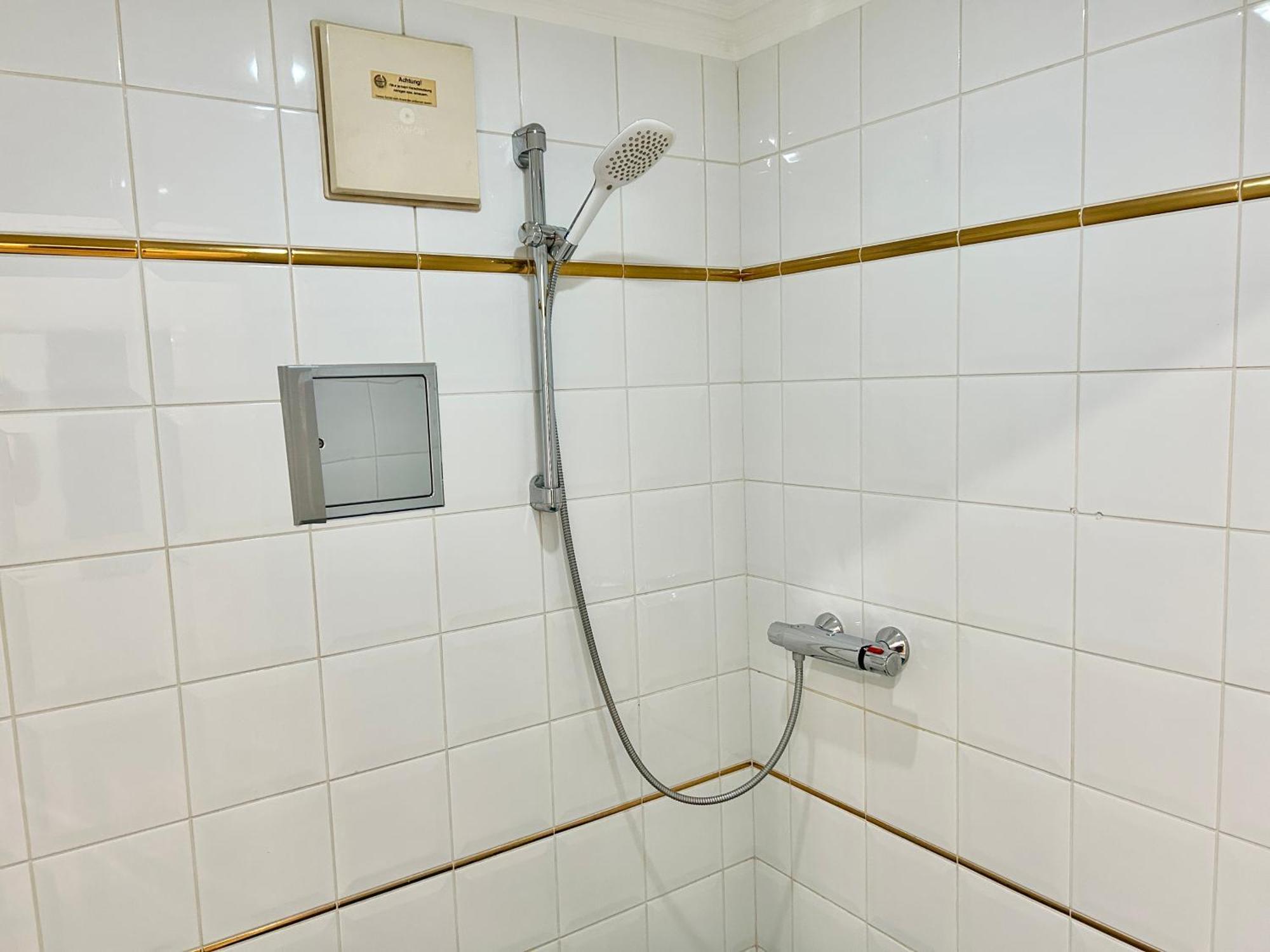Stylish Schonbrunn Apartments - Free Underground Parking Відень Екстер'єр фото