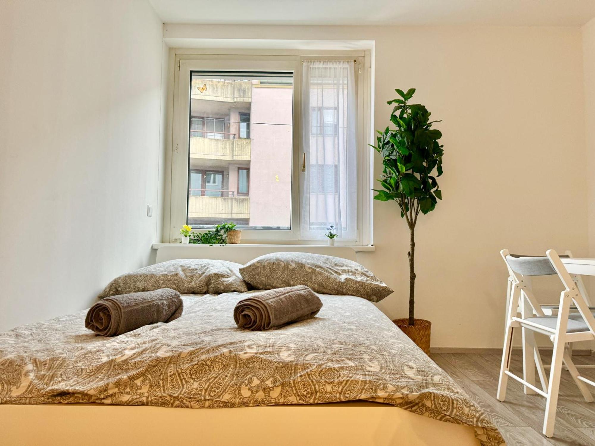 Stylish Schonbrunn Apartments - Free Underground Parking Відень Екстер'єр фото