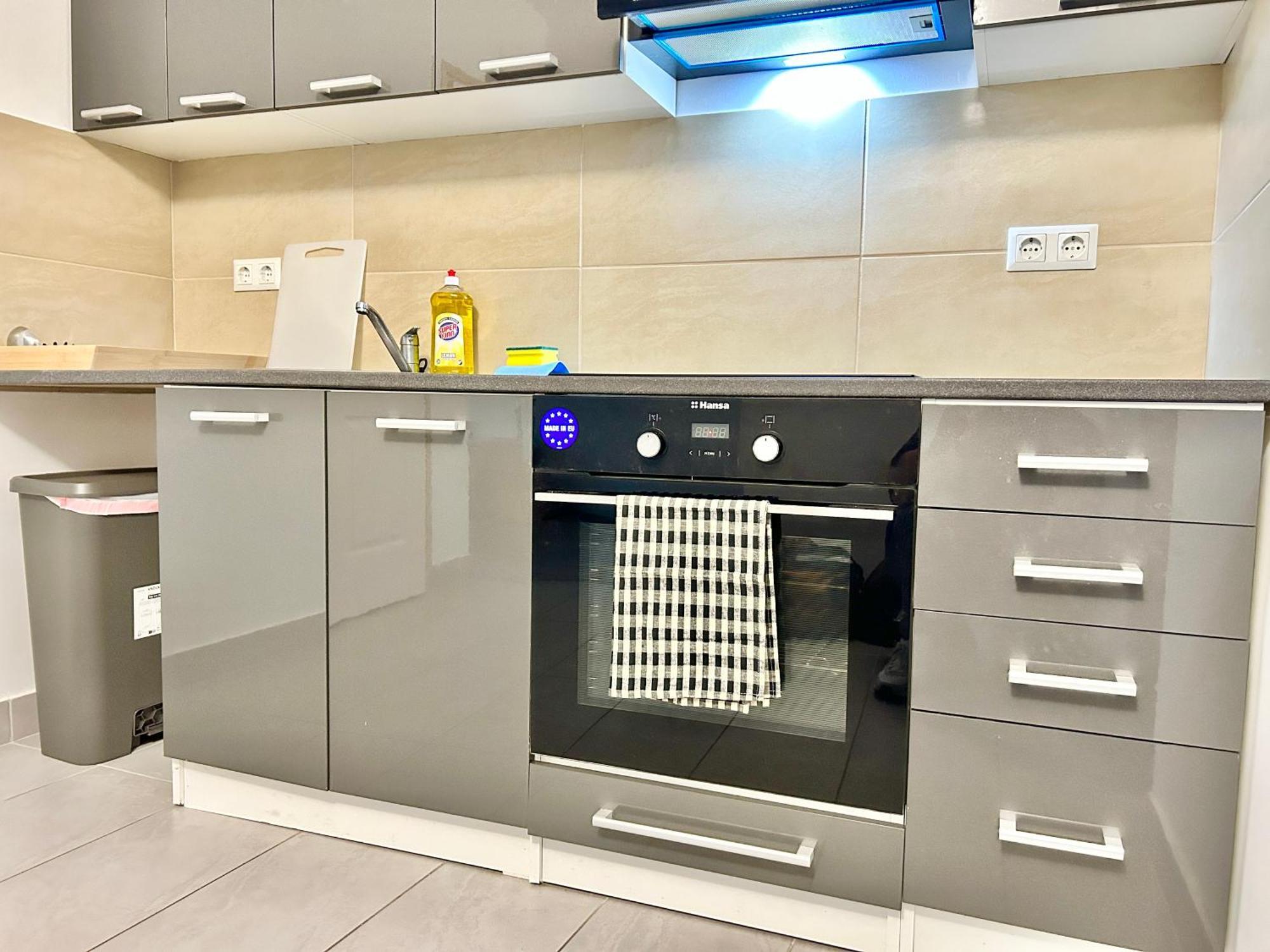 Stylish Schonbrunn Apartments - Free Underground Parking Відень Екстер'єр фото