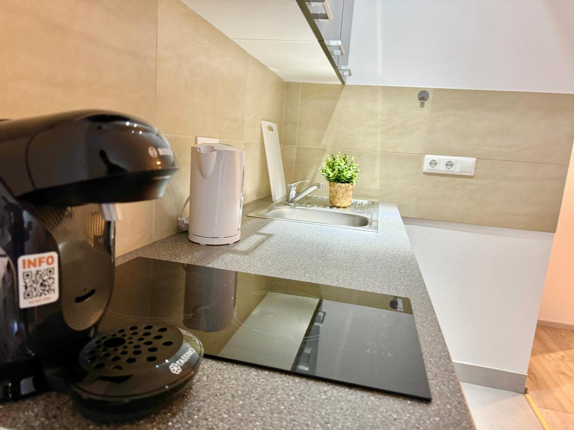 Stylish Schonbrunn Apartments - Free Underground Parking Відень Екстер'єр фото