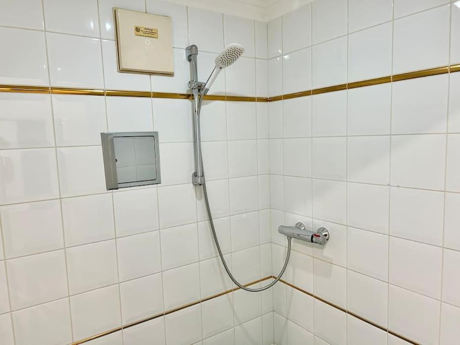 Stylish Schonbrunn Apartments - Free Underground Parking Відень Екстер'єр фото